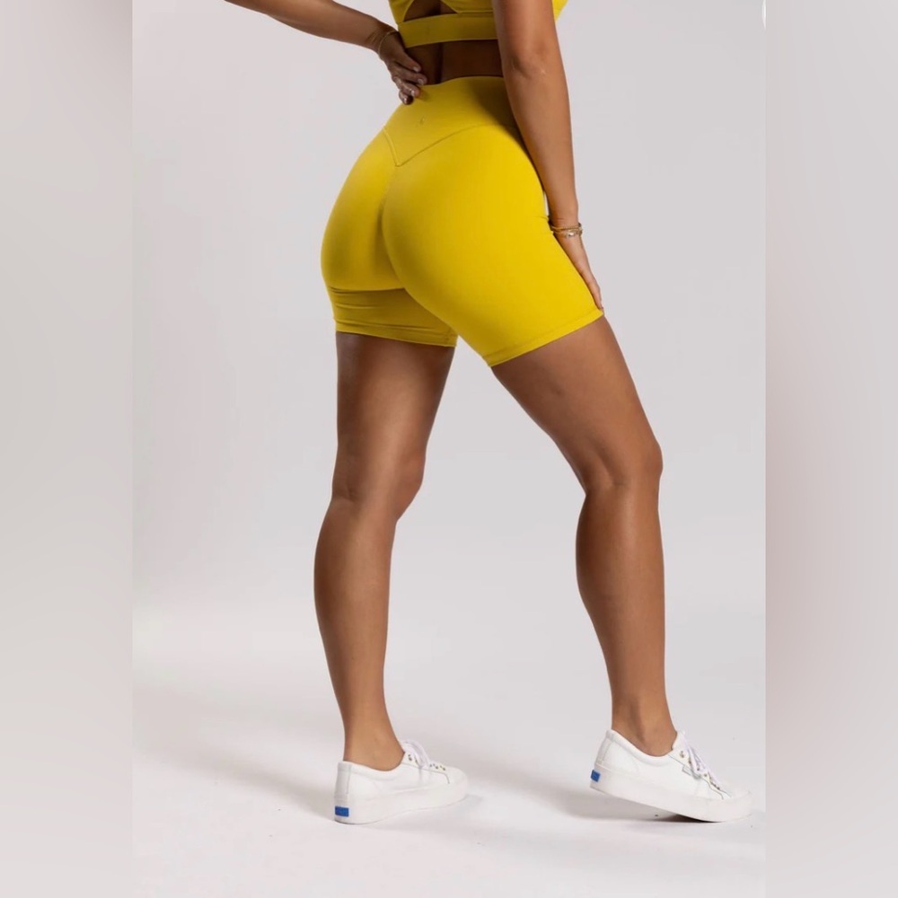 Ptula pureluxe 6” shorts in arctic glow